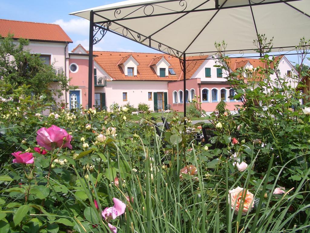 Hotel Garni Landhaus Florian Bad Blumau Exterior foto